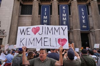 Cientos firman carta en defensa de la libertad de expresión tras suspensión de Jimmy Kimmel