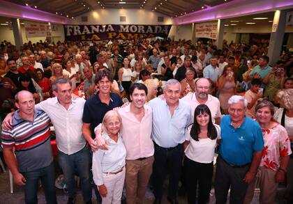 Cierre de campaña de Berhongaray, con Morales y Lousteau, en el Centro de Empleados de Comercio de Santa Rosa