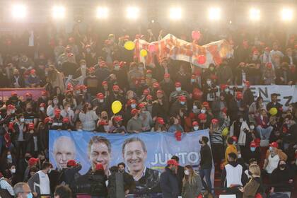 Cierre de campaña de Santilli en el club Atenas de La Plata