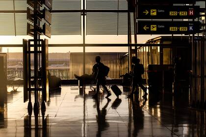 Ciertos viajeros contarán con un carril para los controles de seguridad en los aeropuertos