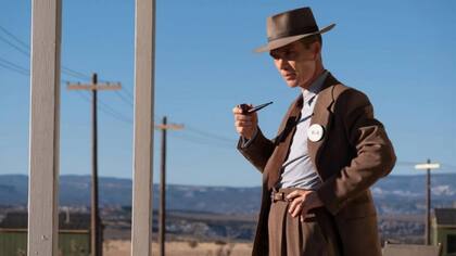 Cillian Murphy interpretando a Robert Oppenheimer