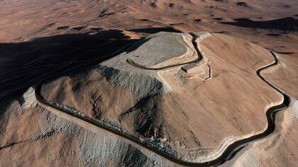 Cima aplanada de cerro Armazones vista desde el aire. La cumbre albergará al "Extremely Large Telescope" (ELT)