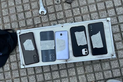 Cinco celulares fueron secuestrados