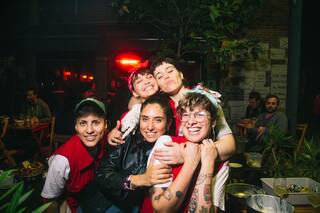 Cuál es el local de pastas veganas que levantó polémica sobre la sororidad y el destrato a los clientes