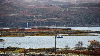 Cinco de los seis habitantes de Ulva intentarán comprar la isla
