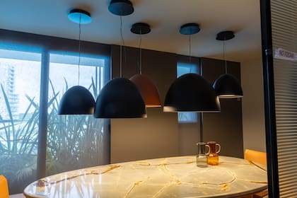 Cinco ejemplares de la encantadora y recién lanzada familia Serafine, en el espacio 301 de Adriana Randazzo.