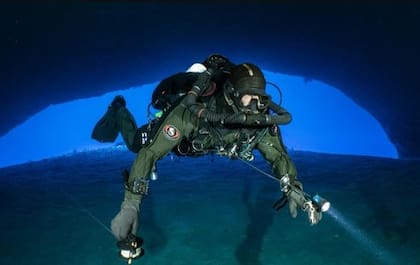 Cinco expertos italianos murieron mientras buceaban en las cuevas de un atolón en las islas Maldivas