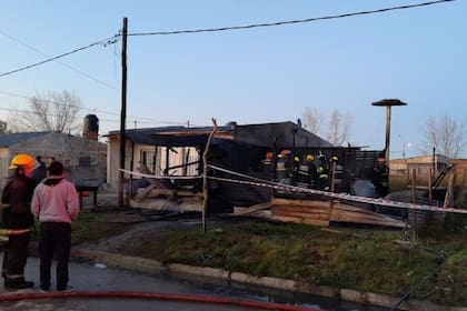 Cinco niños y dos mujeres murieron al incendiarse una casa en Punta Lara