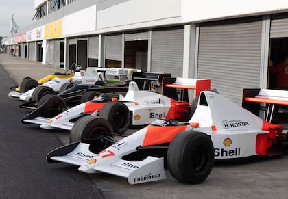 Cinco réplicas de Fórmula 1, con el sello Crespi, en el autódromo