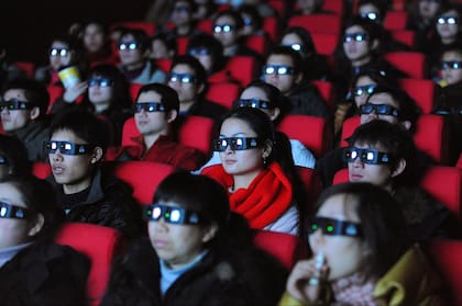 Cinéfilos chinos ven "Avatar" en tercera dimensión, una película de James Cameron