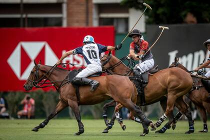 Como en sus mejores tiempos, Cambiaso se despachó con 15 goles; en el debut en este Abierto de Palermo, La Dolfina venció por 20-11 a La Irenita II, equipo en el que Martín Podestá hizo su estreno absoluto en el certamen.