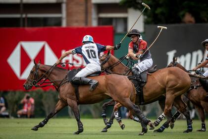 Como en sus mejores tiempos, Cambiaso se despachó con 15 goles; en el debut en este Abierto de Palermo, La Dolfina venció por 20-11 a La Irenita II, equipo en el que Martín Podestá hizo su estreno absoluto en el certamen.