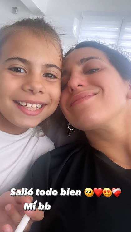 Cinthia Fernández junto a su hija después de la operación. Foto: Instagram/@cinthia_fernandez_