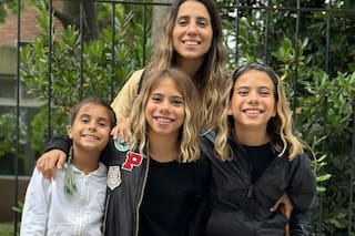 Cinthia Fernández mostró el cierre escolar de sus hijas y un detalle llamó la atención