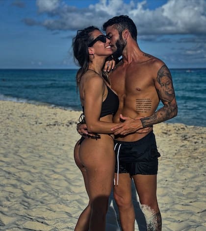Cinthia Fernández y Roberto Castillo disfrutaron de su amor en Playa del Carmen (Foto: Instagram @_robertocastillo__)
