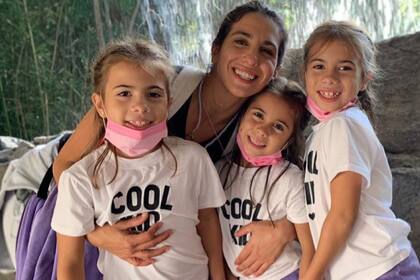 Cinthia Fernández y sus tres hijas: las gemelas Charis y Bella y Francesca