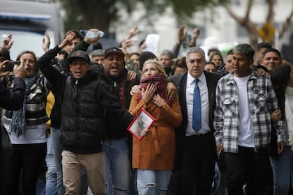 Cintia López, la made de Lucas, y el abogado Gregorio Dalbón, tras el veredicto