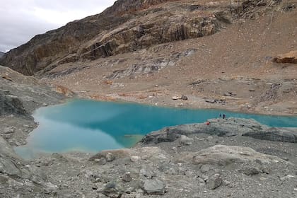 Circuito a la laguna Celeste, con cuevas y glaciares para ver
