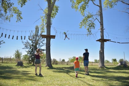 Circuitos de arborismo para todas las edades en Tívoli Park, en Brandsen