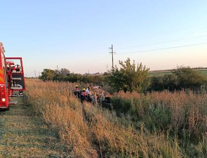 Circulaba por una ruta de Entre Ríos, perdió el control del auto, volcó y chocó contra un árbol.
