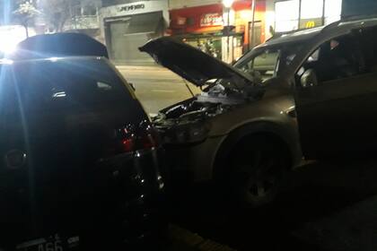 La camioneta embestida impactó contra un taxi estacionado