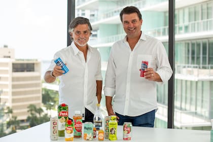 Carlos Sluman y David Smith anunciando el acuerdo a través del cual Beliv se quedó con la marca High Brew