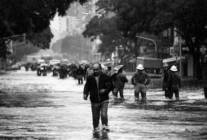 Ciudad de Buenos Aires: Hace 36 años Buenos Aires fue azotada por la denominada "lluvia del siglo", un temporal que entre el 30 y el 31 de mayo de 1985 descargó más de 300 milímetros de agua sobre la urbe.
Foto: Archivo/Télam/VIC
