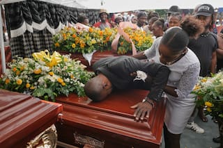 Ciudad del sur de Haití llora a los suyos tras el impacto del huracán Melissa