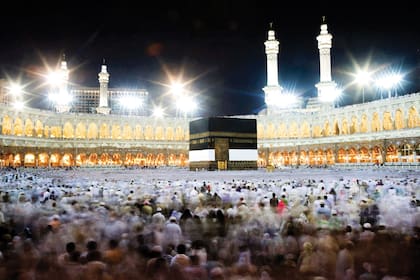 Ciudad natal de Mahoma, La Meca es la más importante de todas las ciudades santas del islam, visitada cada año por millones de peregrinos.