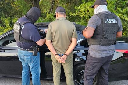 Ciudadanos estadounidenses de origen latino aseguran haber sido detenidos en Chicago por días