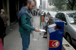 El Gobierno habilitó el voto postal para los residentes en el exterior