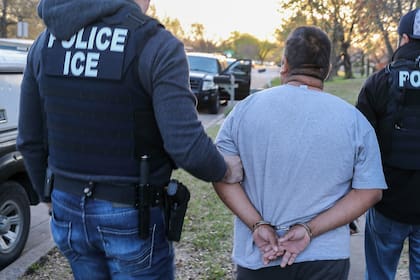 Ciudades santuario serán el escenario de redadas del ICE, según advirtió el zar de la frontera de EE.UU.