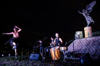 Noche de danza en el parque
