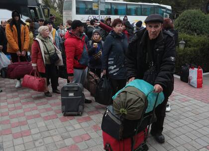 Civiles evacuados de Kherson llegan a Crimea