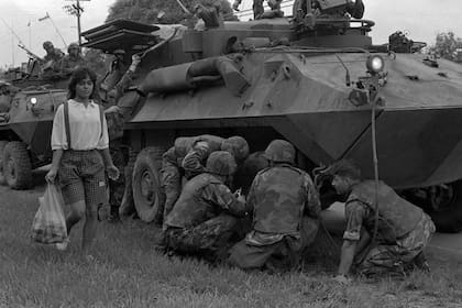 Civiles y soldados vivieron una convivencia forzada durante la Operación Causa Justa