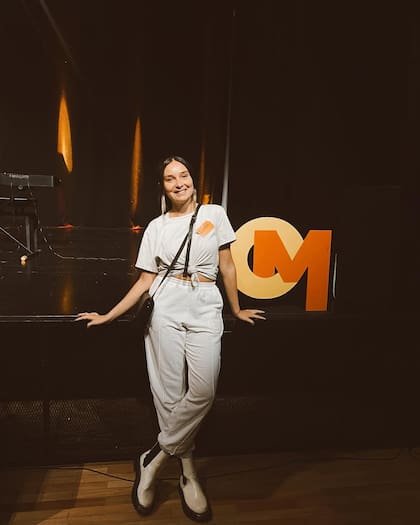 Clara estudia Artes Escénicas en Otro Mundo, la escuela de Cris Morena (Foto: Instagram @claratapiaaa)