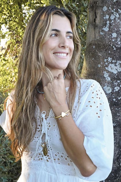 Clara Ferraiuelo, que
está casada con el
jugador de Ellerstina
Hilario Ulloa, presentó
lo nuevo de Clara Forno,
la marca a la que se unió
el año pasado.