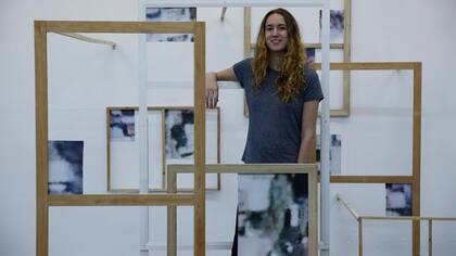 Clara Imbert, 21 años, París/Londres''El arte acá es mucho menos académico, se crean más oportunidades, y estar en una nueva ciudad es inspirador.'' Tras un mes en Villa Crespo, irá a Atacama a seguir su investigación fotográfica