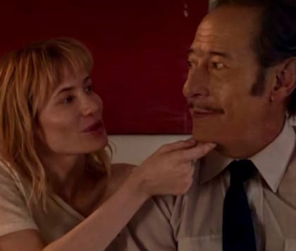 Clara Kovacic y Guillermo Francella en una escena de la película Homo Argentum