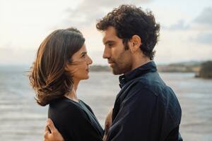 Clanes: un thriller gallego tironeado por el amor y el suspenso, que se enreda con el realismo