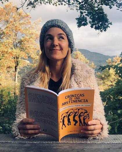Clara Oyuela y su libro, "Crónicas de una abstinencia"