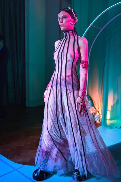 Clara Pinto es una artista de Sarabande, la fundación que ayuda a talentos, creada por el fallecido Lee Alexander McQueen