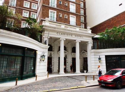 Claridge Hotel. Fue construido por la familia Rosarios; ahora está en manos de Eurostars.