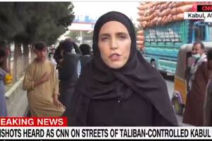 Quién es la corresponsal de CNN que se hizo viral por su cobertura en Afganistán