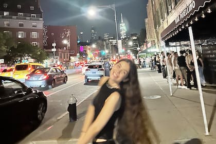 Clarita en una ciudad que nunca duerme y va a toda velocidad.