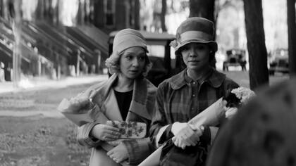 Claroscuro disecciona las tensiones raciales en la Nueva York de los años 20 a partir del encuentro entre dos amigas cuyas vidas han tomado caminos diferentes