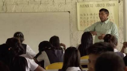 Clase de lengua Uitoto en el Colegio Casa del Conocimiento