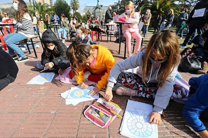 Clases abiertas frente a la Gobernación de La Plata