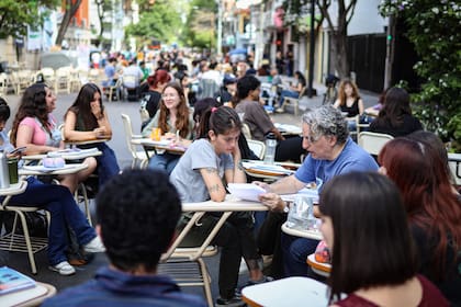 Clases en la calle, en la sede Puan de la Universidad de Buenos Aires