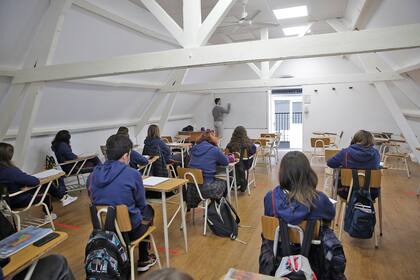 En el St Nicholas School de Olivos se aprovecharon nuevos espacios para dar clases